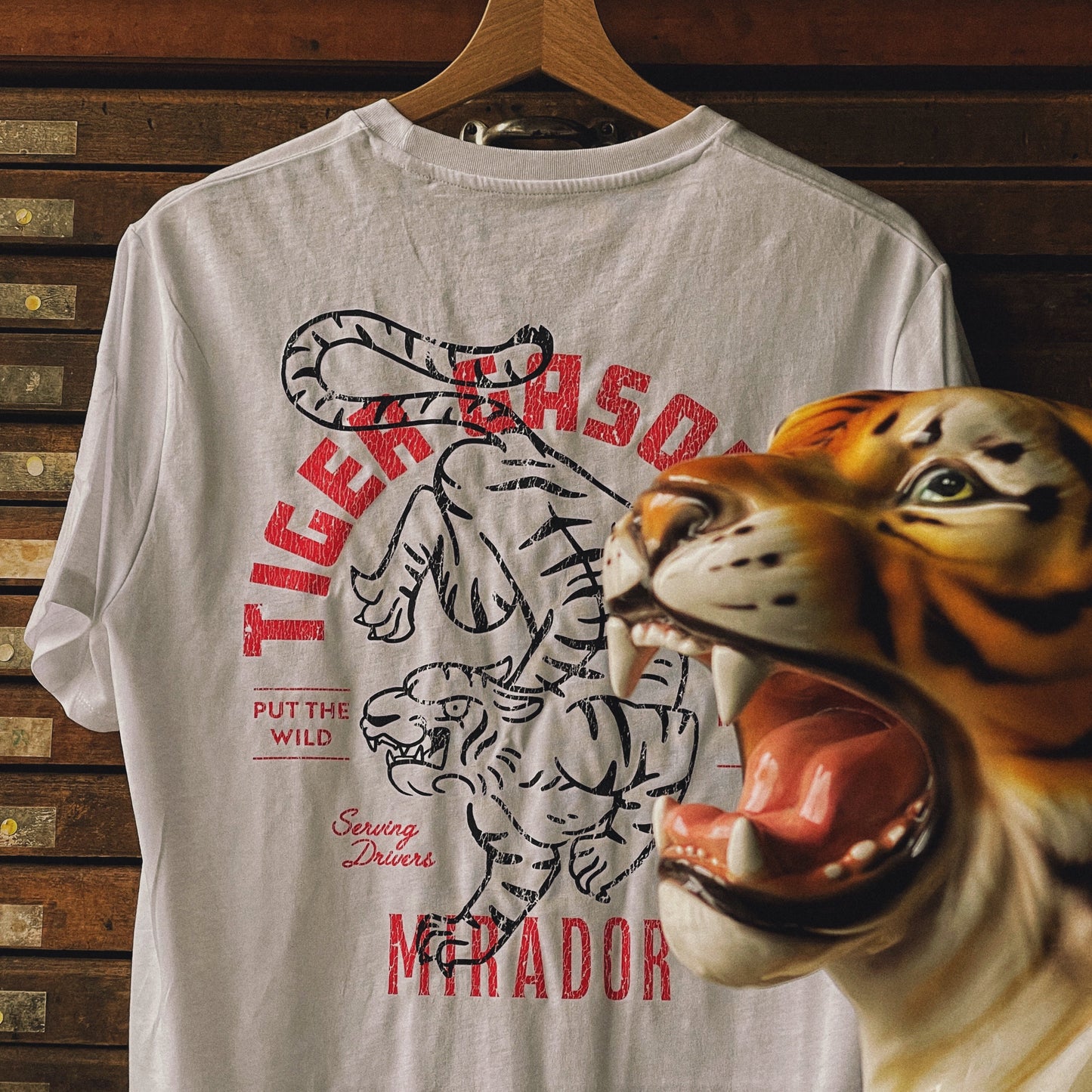 T-shirt imprimé unisexe - "Tiger Gasoline"